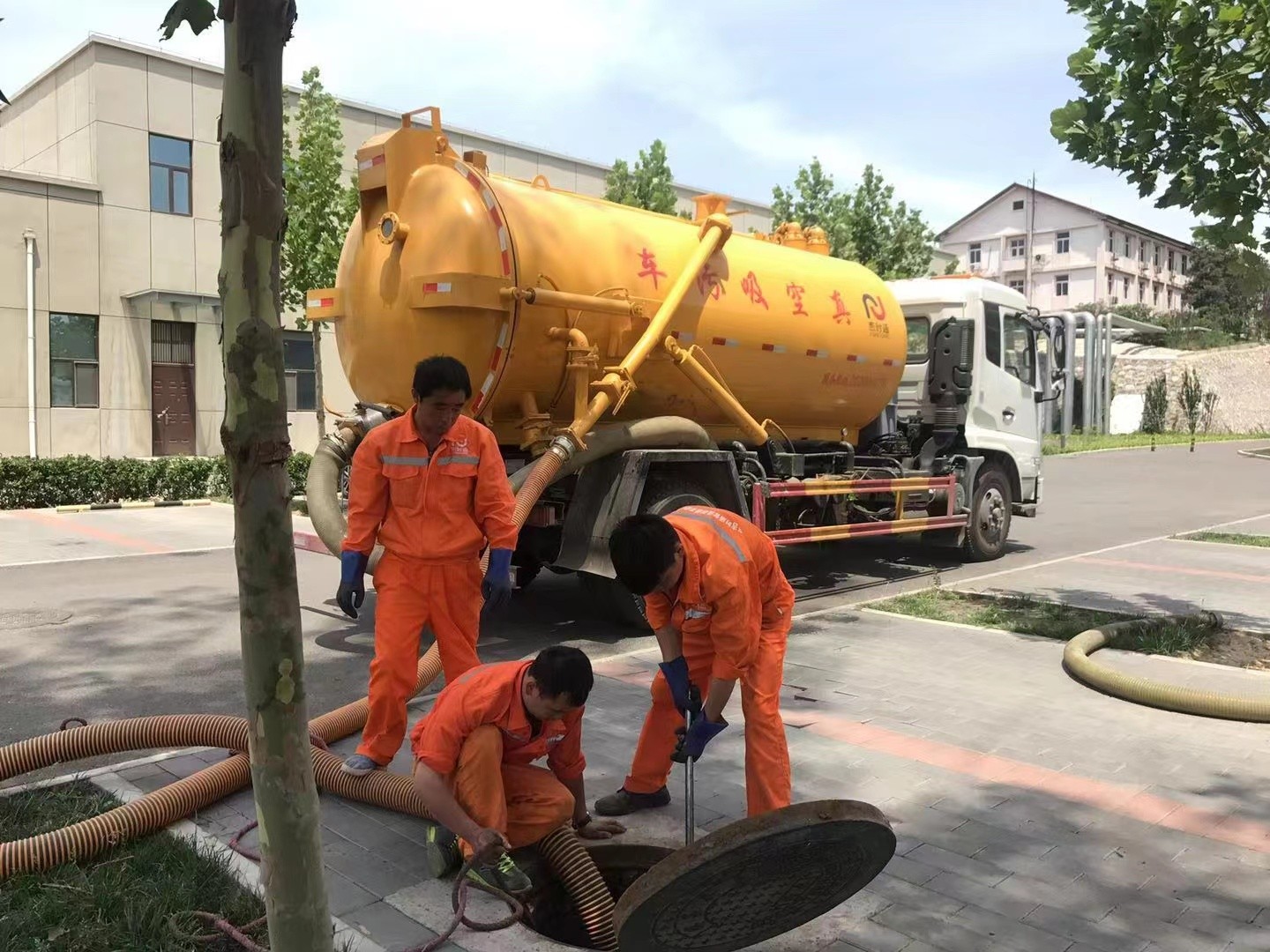 辛集化粪池清理与5-8吨吸粪车施工效率分析